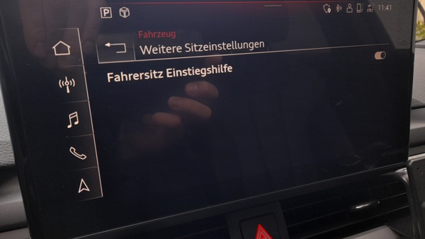 Audi A4 B9 8W Einstiegshilfe