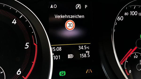 VW Golf 7 Verkehrszeichenerkennung - Carat-Garage