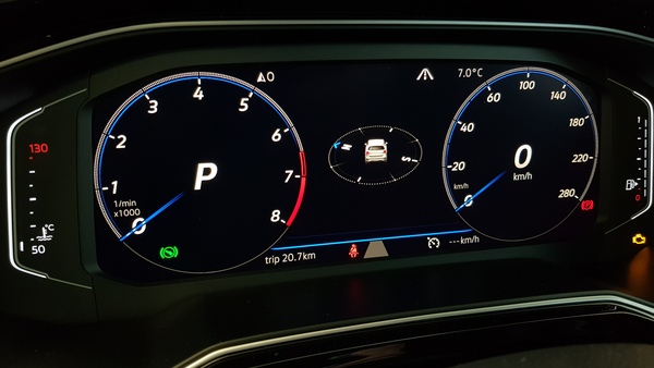 VW Polo VI AW Active info Display in blau