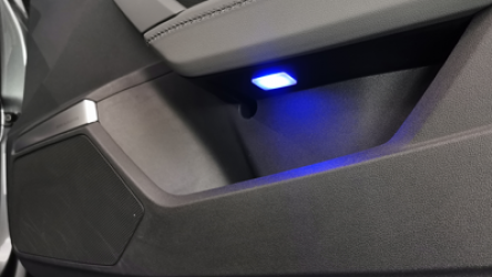 Audi_A3_8Y_LED_Ablagefachbeleuchtung_mehrfarbig_RGB_blau
