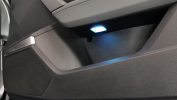 Audi_A3_8Y_LED_Ablagefachbeleuchtung_mehrfarbig_RGB_tuerkis