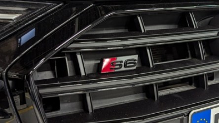 Audi_S6_Emblem_Kuehlergrill_4F0853736F_T94