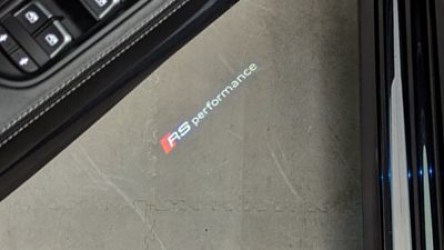 Audi_original_RS_Performance_Logo_Projektor_4S0947410K_4S0947409K873