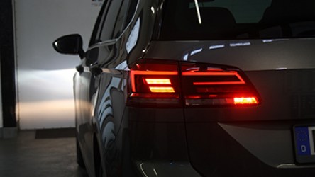 Golf-7-Sportsvan-Faceliftruekleuchten-1