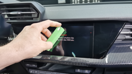 Original_Audi_Zubehör_Reinigungsspray_80A096311_Display_spray2